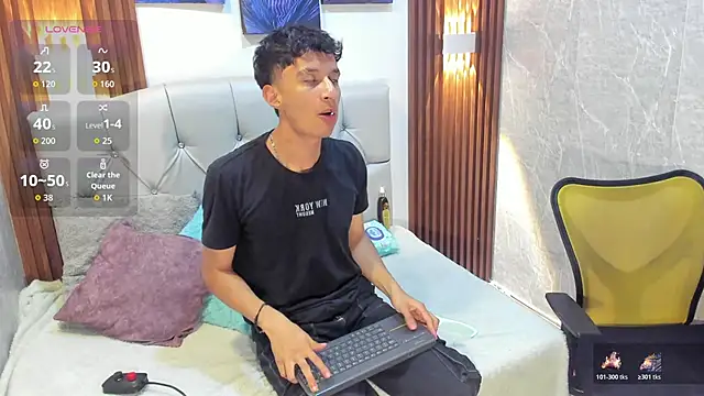 Snapshot of Elian_Julian chatting on 11-11-25, 01:27 Elian Julian online show from 11-11-25, 01:27