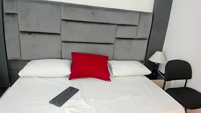 CatleyaSmith online show from 12-16-25, 11:59