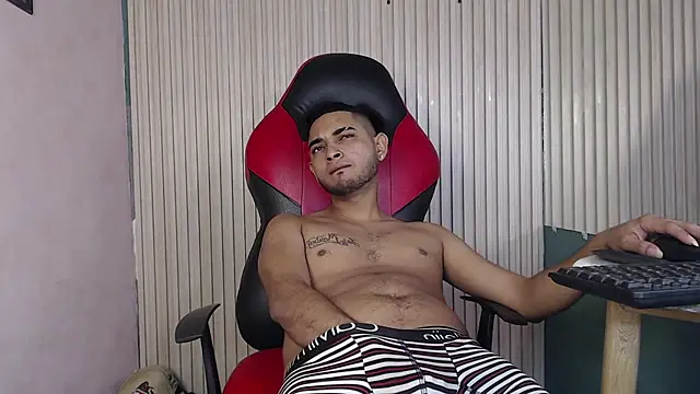 Snapshot of Cat_2_ chatting on 11-08-25, 04:29 Cat 2 online show from 11-08-25, 04:29