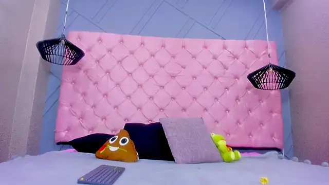 Snapshot of Mia_Horney chatting on 11-28-25, 02:09 Mia Horney online show from 11-28-25, 02:09