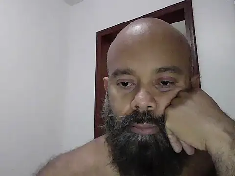 Snapshot of naughtybearbr chatting on 11-11-25, 05:29 naughtybearbr online show from 11-11-25, 05:29