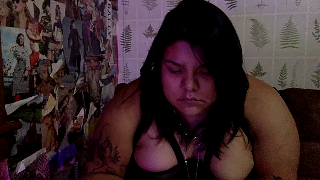 Snapshot of annoyedputa chatting on 11-18-25, 12:05 annoyedputa online show from 11-18-25, 12:05