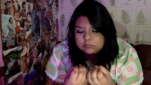 Snapshot of annoyedputa chatting on 11-19-25, 04:56 annoyedputa online show from 11-19-25, 04:56