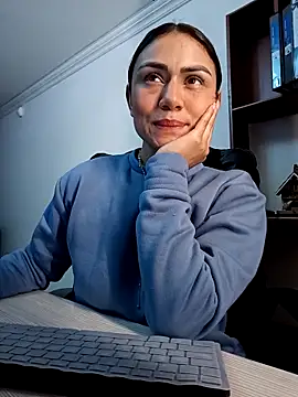 Snapshot of Amara_Nour chatting on 11-17-25, 02:06 Amara Nour online show from 11-17-25, 02:06