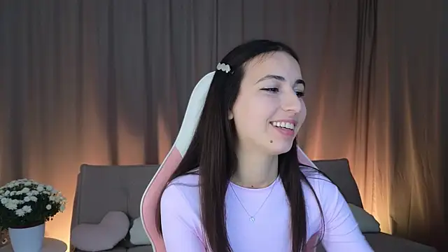 Snapshot of LeslieStein chatting on 11-06-25, 01:12 LeslieStein online show from 11-06-25, 01:12