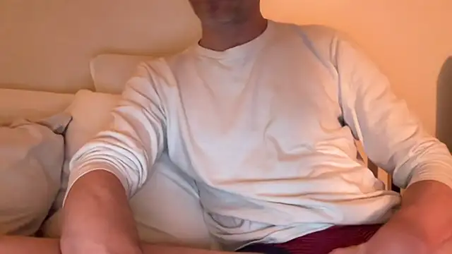 Snapshot of verssluthnh chatting on 11-29-25, 07:44 verssluthnh online show from 11-29-25, 07:44