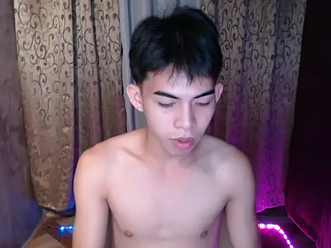 Urhotsilverboy online show from 12-05-25, 03:52