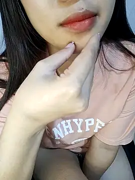 Snapshot of lyoon2k chatting on 12-05-25, 01:58 lyoon2k online show from 12-05-25, 01:58