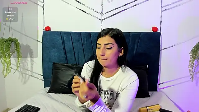 Paris Evans  online show from 01-10-26, 12:51