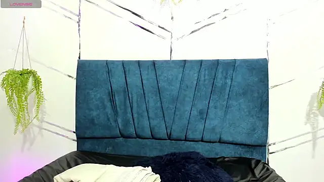 Paris Evans  online show from 01-12-26, 09:20