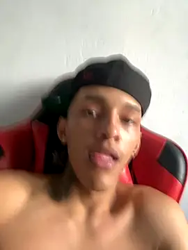 Snapshot of thebesthot chatting on 11-08-25, 09:24 thebesthot online show from 11-08-25, 09:24