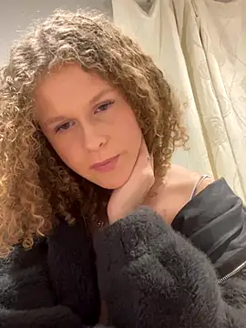 Snapshot of Bellaxo_1 chatting on 11-15-25, 11:32 Bellaxo 1 online show from 11-15-25, 11:32