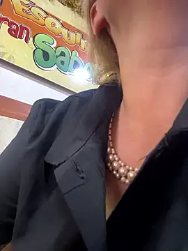 Snapshot of dirty_mother3 chatting on 01-08-26, 06:10 dirty mother3 online show from 01-08-26, 06:10