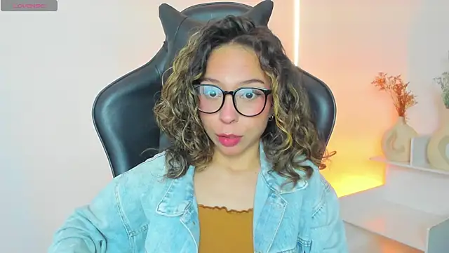 LuluuBerry online show from 12-02-25, 04:35