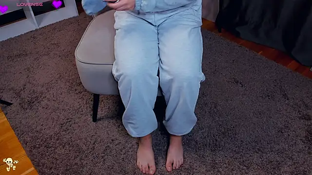 LaurelSatunas online show from 11-13-25, 04:44