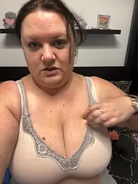 RealWoman84 online show from 11-08-25, 03:34