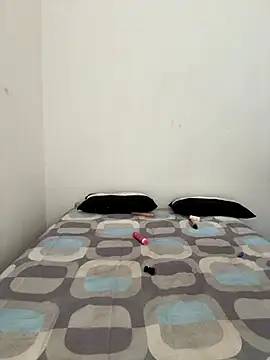 Snapshot of NiaLong21_ chatting on 11-16-25, 02:33 NiaLong21 online show from 11-16-25, 02:33