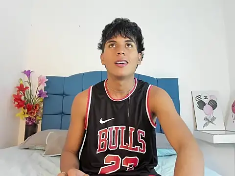 Snapshot of Valentino_Lane chatting on 01-19-26, 02:26 Valentino Lane online show from 01-19-26, 02:26