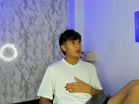 Snapshot of Valentino_Lane chatting on 02-12-26, 01:55 Valentino Lane online show from 02-12-26, 01:55