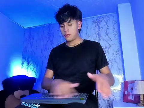 Snapshot of Valentino_Lane chatting on 02-14-26, 02:30 Valentino Lane online show from 02-14-26, 02:30