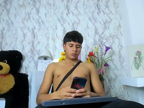 Snapshot of Valentino_Lane chatting on 03-02-26, 02:03 Valentino Lane online show from 03-02-26, 02:03