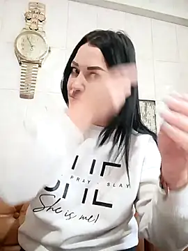 Snapshot of Hilly_Bernie chatting on 11-08-25, 12:38 Hilly Bernie online show from 11-08-25, 12:38