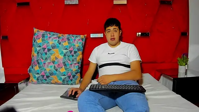 Emmaanddarling online show from 12-18-25, 02:12