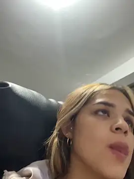 Snapshot of Sara__Secret chatting on 11-21-25, 03:38 Sara Secret online show from 11-21-25, 03:38