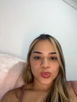 Snapshot of Sara__Secret chatting on 12-14-25, 12:49 Sara Secret online show from 12-14-25, 12:49