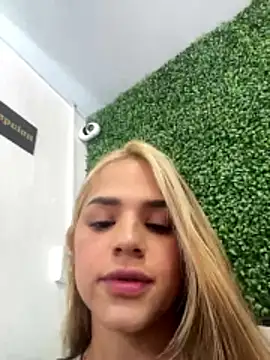 Snapshot of Sara__Secret chatting on 01-08-26, 06:54 Sara Secret online show from 01-08-26, 06:54