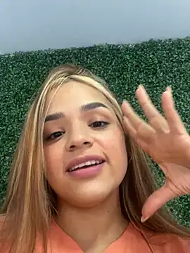 Snapshot of Sara__Secret chatting on 01-13-26, 06:57 Sara Secret online show from 01-13-26, 06:57