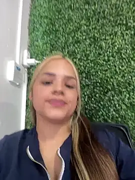 Snapshot of Sara__Secret chatting on 01-14-26, 07:41 Sara Secret online show from 01-14-26, 07:41