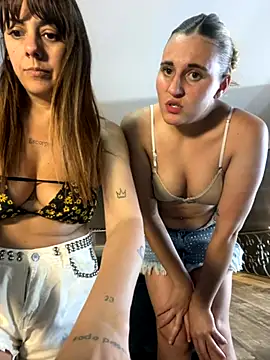 Snapshot of Angi000 chatting on 11-08-25, 11:03 Angi000 online show from 11-08-25, 11:03