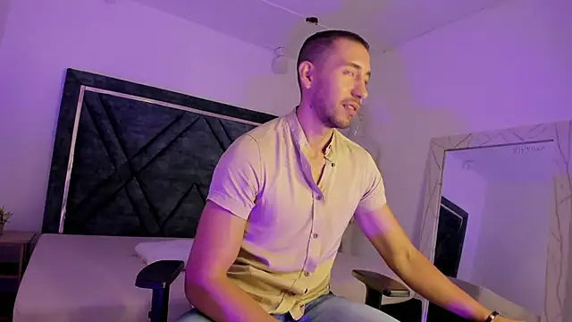 ElianReed online show from 11-10-25, 01:21