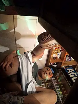 Snapshot of themorenofit08 chatting on 11-12-25, 01:28 themorenofit08 online show from 11-12-25, 01:28