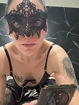 darkangel8672 online show from 12-21-25, 04:14