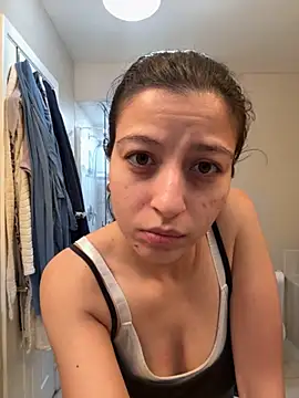 Snapshot of SaintNina chatting on 11-24-25, 01:05 SaintNina online show from 11-24-25, 01:05