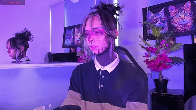 luxiel  online show from 11-19-25, 08:42