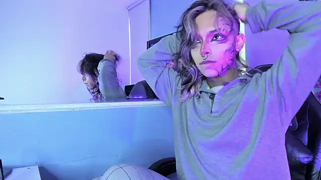 luxiel  online show from 11-25-25, 10:32