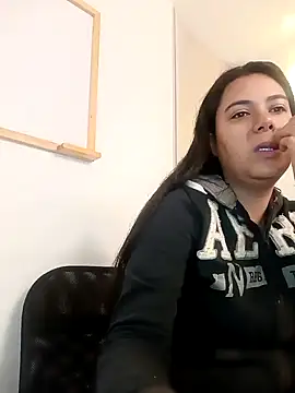 Snapshot of LorieFerrer chatting on 02-05-25, 01:33 LorieFerrer online show from 02-05-25, 01:33