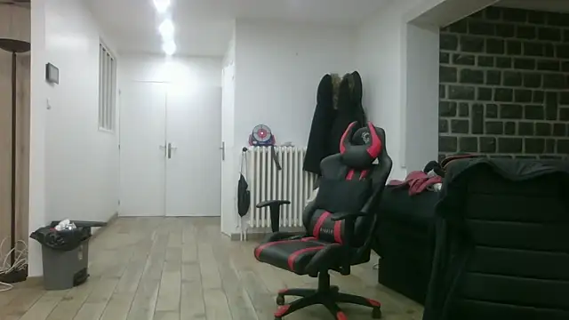 Snapshot of samia42 chatting on 11-16-25, 10:04 samia42 online show from 11-16-25, 10:04