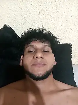 Snapshot of prototipoA45 chatting on 12-14-25, 04:18 prototipoA45 online show from 12-14-25, 04:18