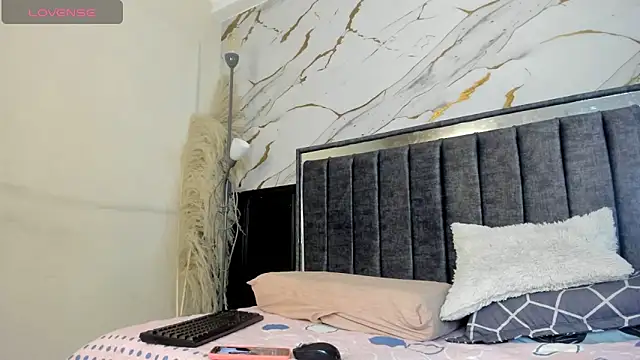 emma bloom  online show from 11-15-25, 12:56