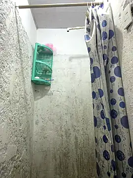 Snapshot of Dina_moss chatting on 11-13-25, 04:28 Dina moss online show from 11-13-25, 04:28