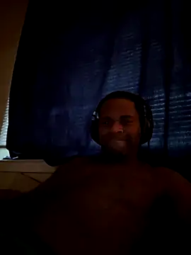 Snapshot of CrookedBeaut chatting on 11-30-25, 02:32 CrookedBeaut online show from 11-30-25, 02:32