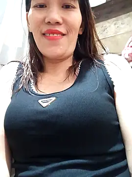 Snapshot of Hini68 chatting on 11-13-25, 11:53 Hini68 online show from 11-13-25, 11:53