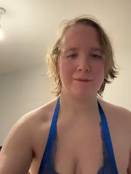 Snapshot of MollyWest_ chatting on 11-13-25, 07:24 MollyWest online show from 11-13-25, 07:24