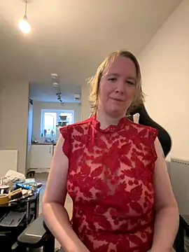 Snapshot of MollyWest_ chatting on 11-19-25, 08:03 MollyWest online show from 11-19-25, 08:03