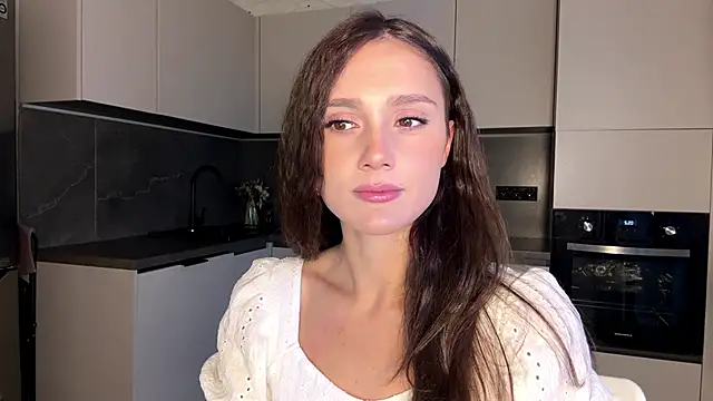 MagdaLavezzo online show from 11-15-25, 07:27