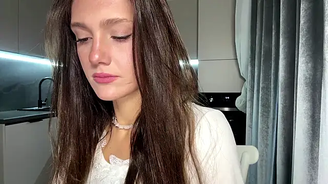 MagdaLavezzo online show from 11-20-25, 07:52